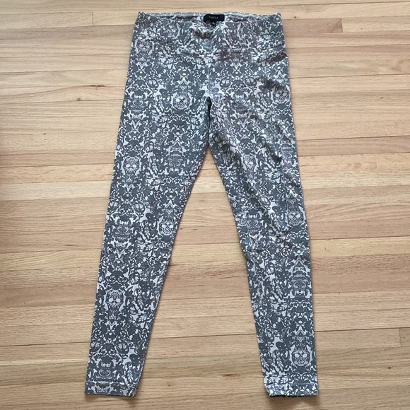 Talula by Aritzia Leggings with lace and skull print - Picture 3 of 6